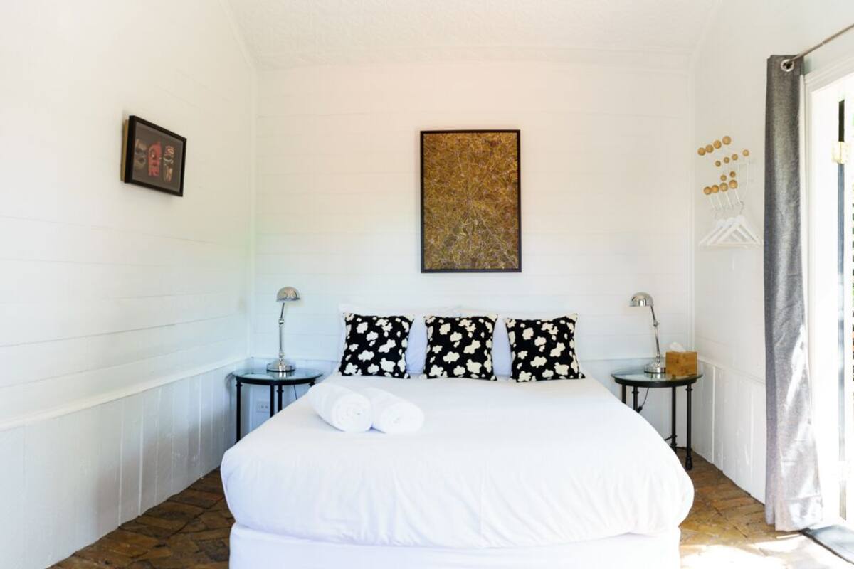 Luxury Studio | Peralatan tempat tidur premium, seterika/papan seterika, Wi-fi percuma