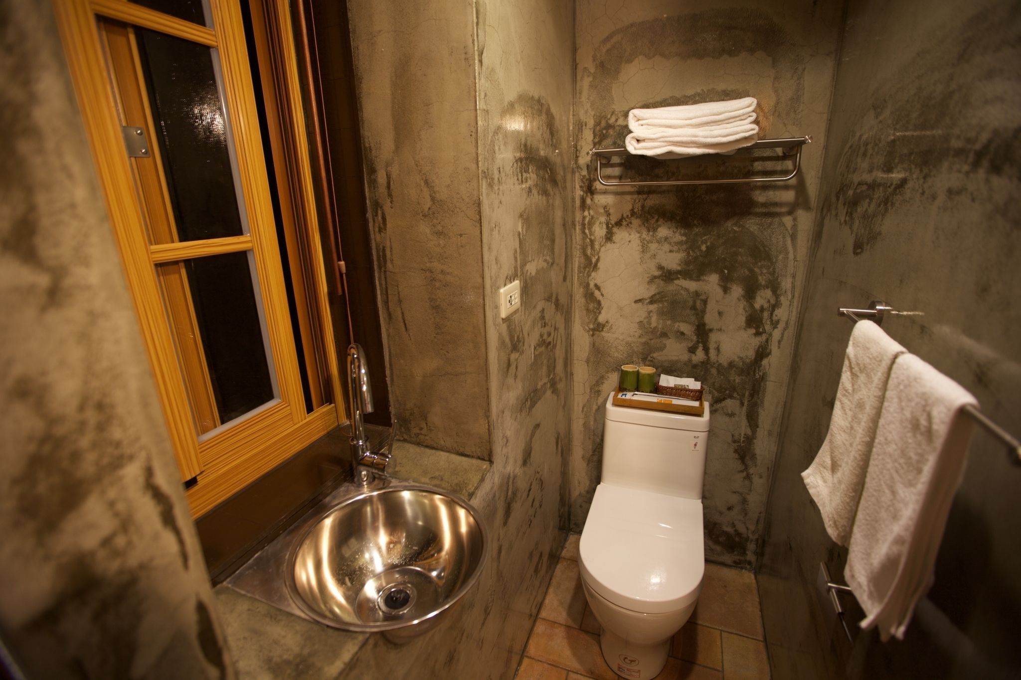 single room | bathroom | shower, free toiletries, hair dryer, slippers