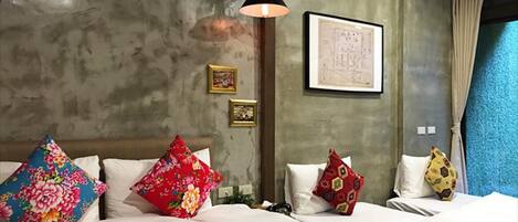 Deluxe Quadruple Room | Egyptian cotton sheets, premium bedding, down comforters, desk