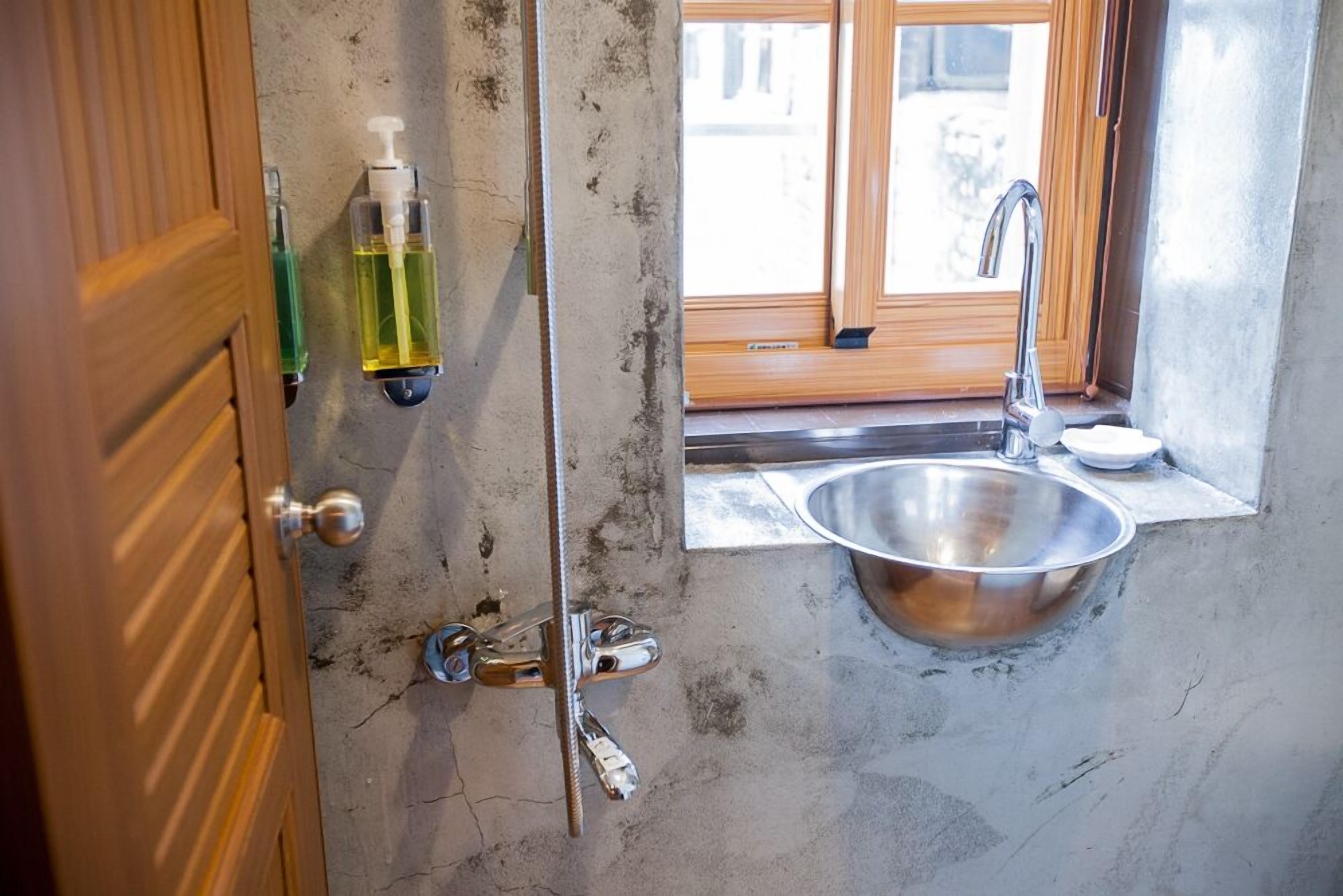 single room (a) | 1 bedroom, egyptian cotton sheets, premium bedding, down duvets