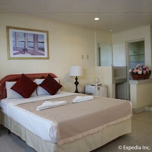 Deluxe Room, Jetted Tub | Desk, rollaway beds