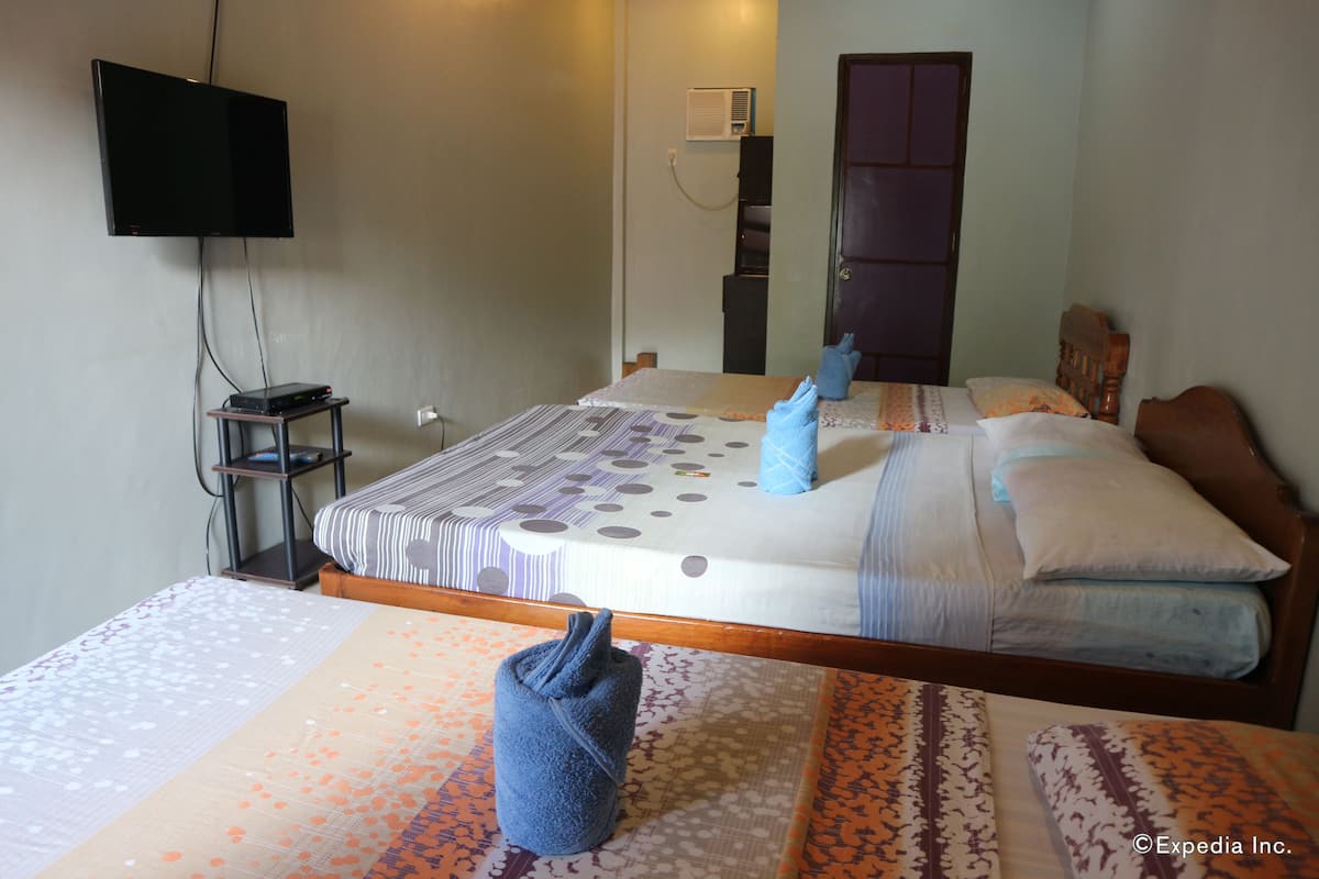 Quadruple Room | Desk, WiFi (free)