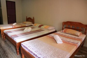 Family Room | Desk, free WiFi - Uyang Bed and Breakfast (Puerto Princesa)