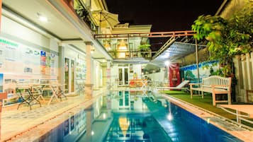 Kolam renang outdoor