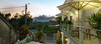 Riverside Pottery Village