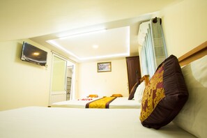 Superior Twin Room, 2 Twin Beds | Minibar, in-room safe, free cribs/infant beds, free rollaway beds - Riverside Pottery Village (Da Nang)