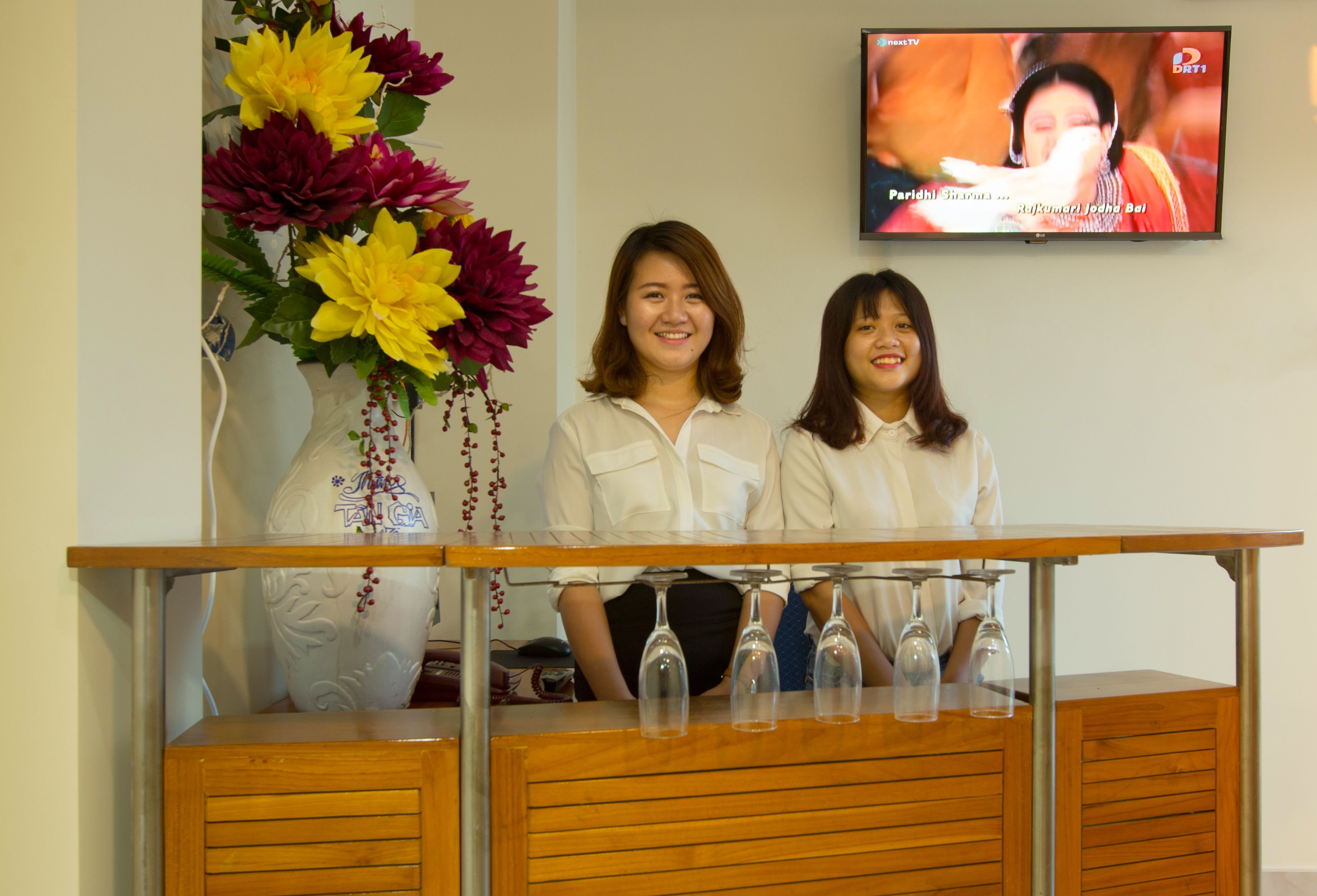 Check-in/check-out kiosk