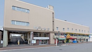 A building with a large sign reading "Hotel New York". - Hotel New Ohte (Hakodate)