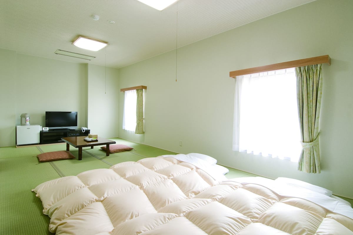 Classic Room | Down comforters, in-room safe, blackout drapes, WiFi (free)