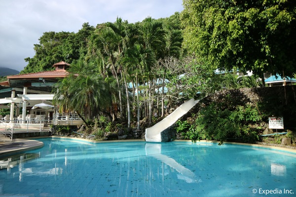 10 outdoor pools