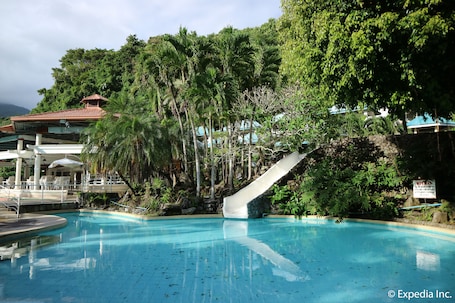 10 piscinas al aire libre. Splash Mountain Resort Hotel