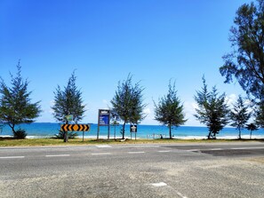 Free self parking - Semarak Beach Inn (Dungun)