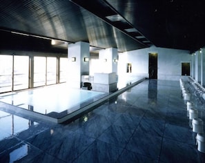 季节性开放的室外游泳池
