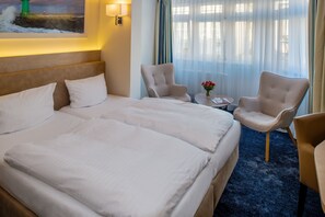Desk, laptop workspace, free WiFi, bed sheets - Pension StromInn (Rostock)