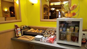 Petit déjeuner (10 EUR par personne)