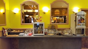 Café da manhã com buffet mediante uma taxa