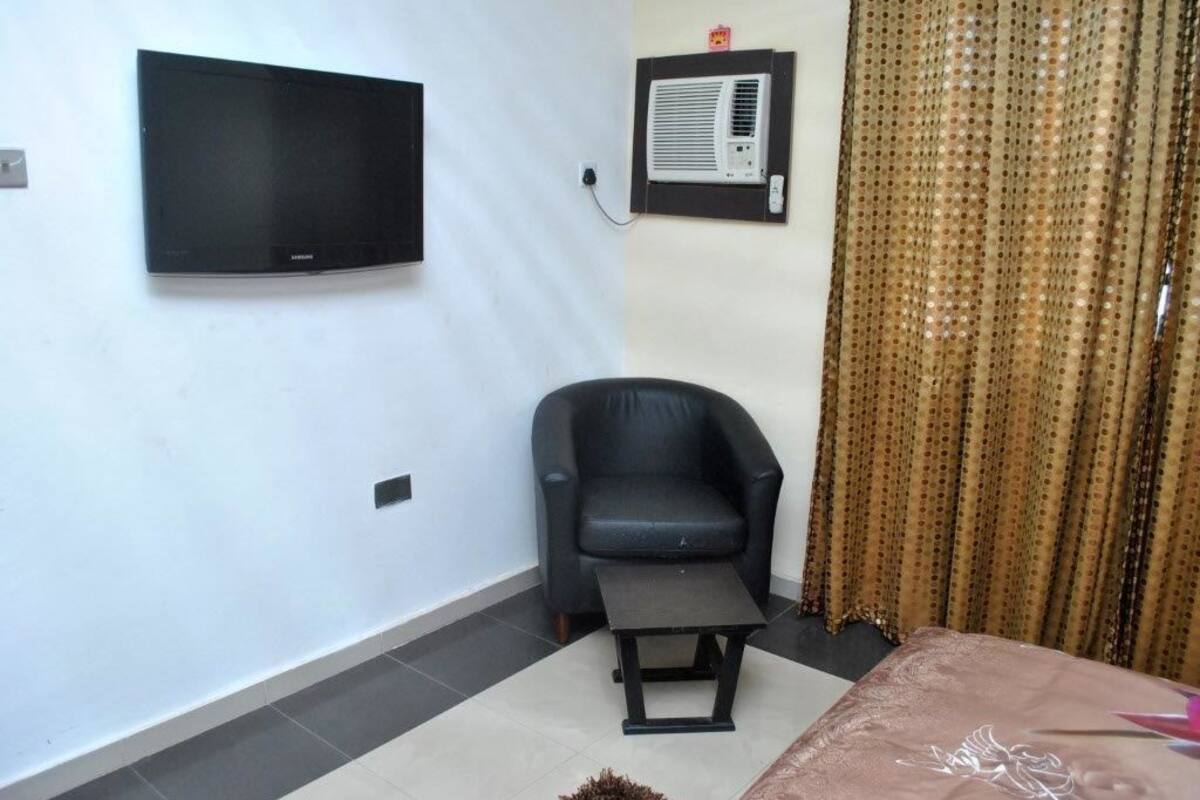 Deluxe Room | Living area | LCD TV