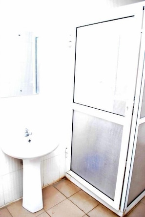 Deluxe Double Room (Royal / With Extra Bed ) | Bathroom | Combined shower/bathtub, free toiletries, bathrobes, slippers