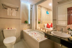 Superior Double Room | Bathroom | Designer toiletries, hair dryer, slippers, towels - Happy Day Riverside Hotel & Spa Danang (Da Nang)