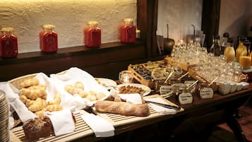 Tägliches Frühstücksbuffet (25 CHF pro Person)