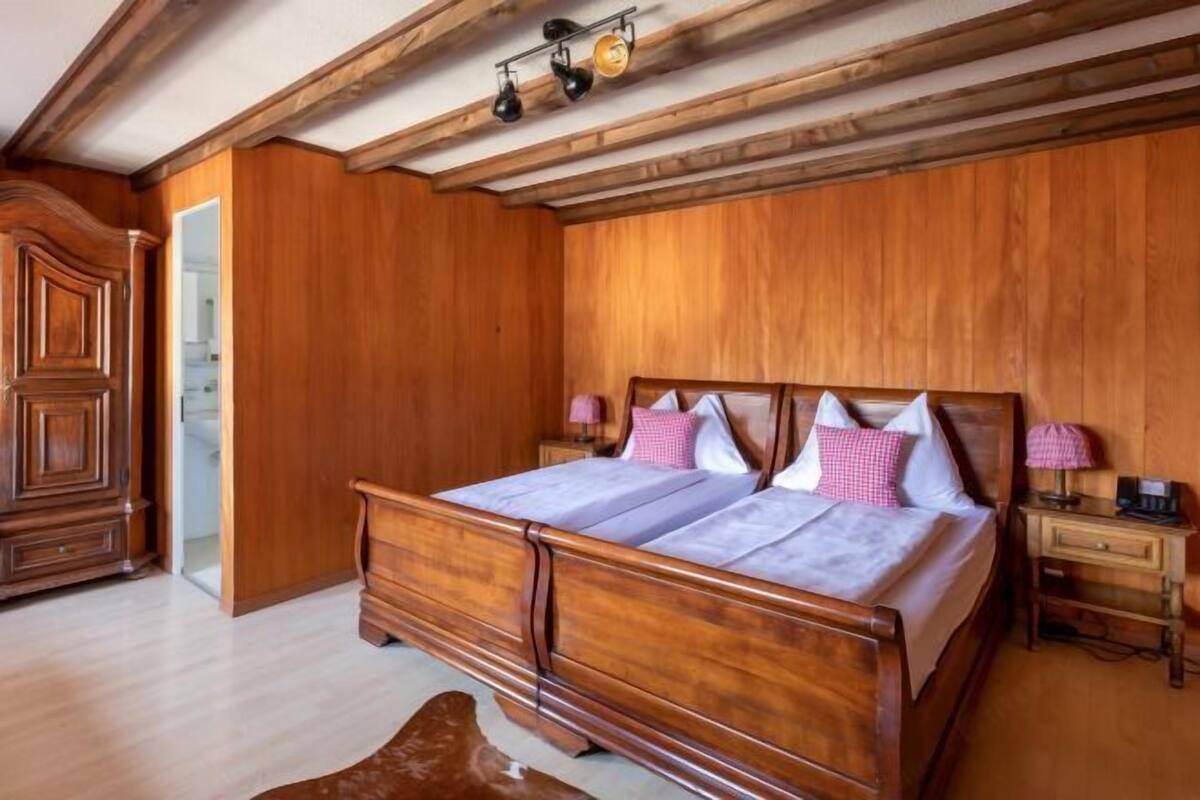 Literie hypoallergénique, couette en duvet d'oie, bureau