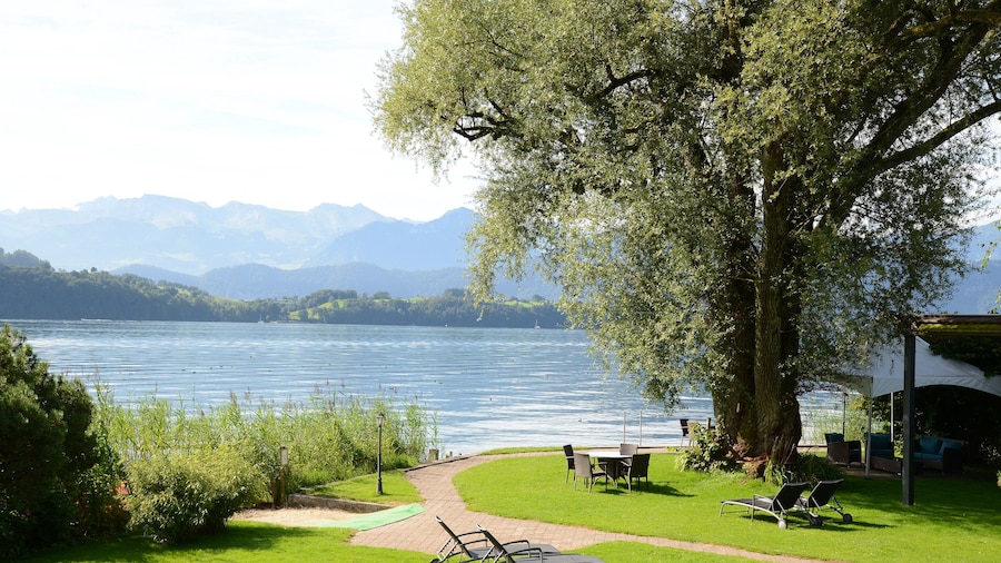 Swiss-Chalet Merlischachen - Historik Chalet-Hotel Lodge