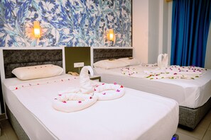 Minibar, in-room safe, desk, WiFi - Azak Beach Hotel (Alanya)