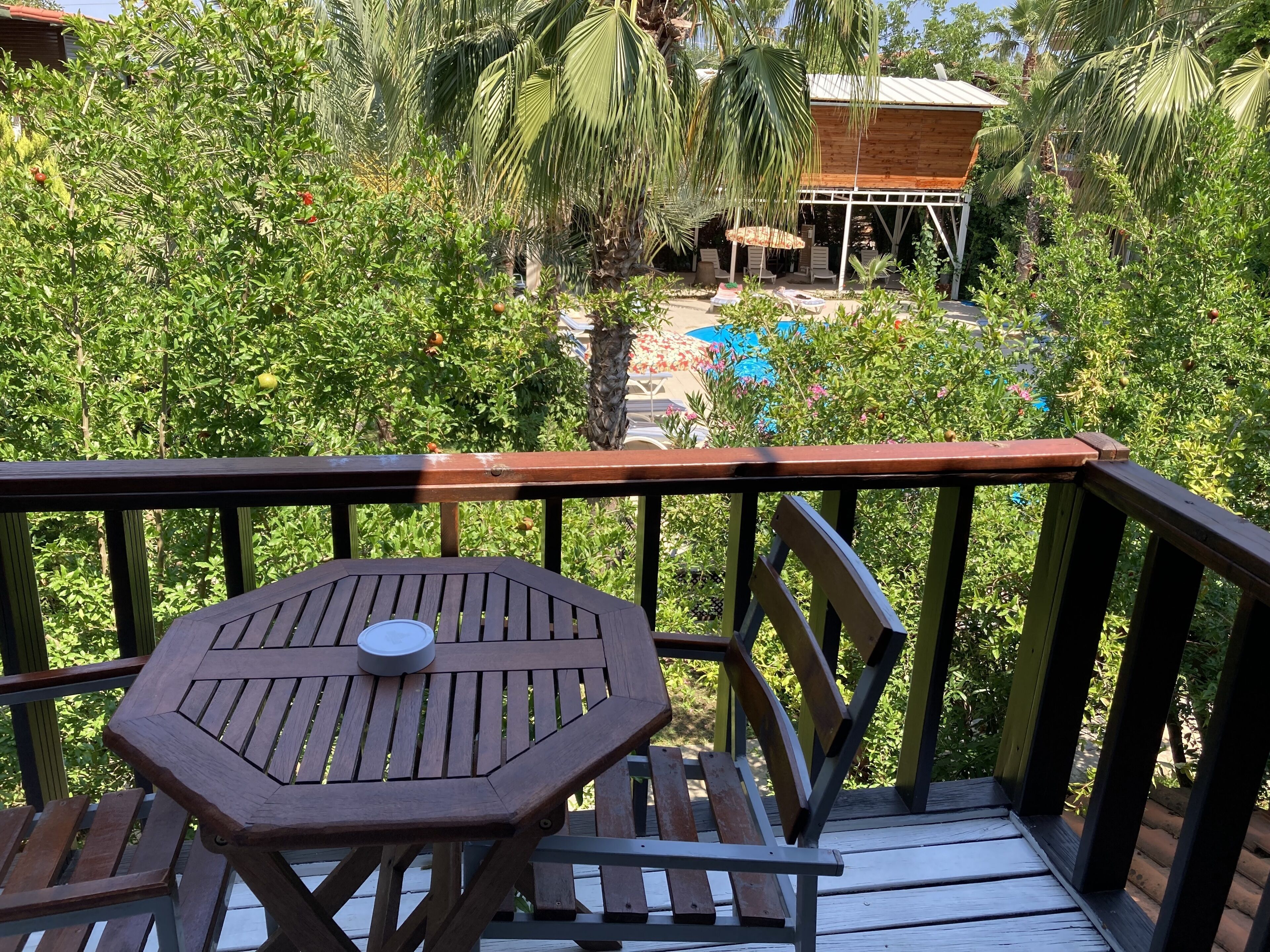 コンフォート トリプルルーム プールサイド | ミニバー、デスク、防音設備、アイロン / アイロン台