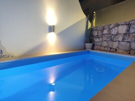 Outdoor pool, pool umbrellas