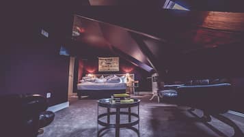 Basic Quadruple Room, 2 Bedrooms | 1 bedroom, individually decorated, desk, laptop workspace