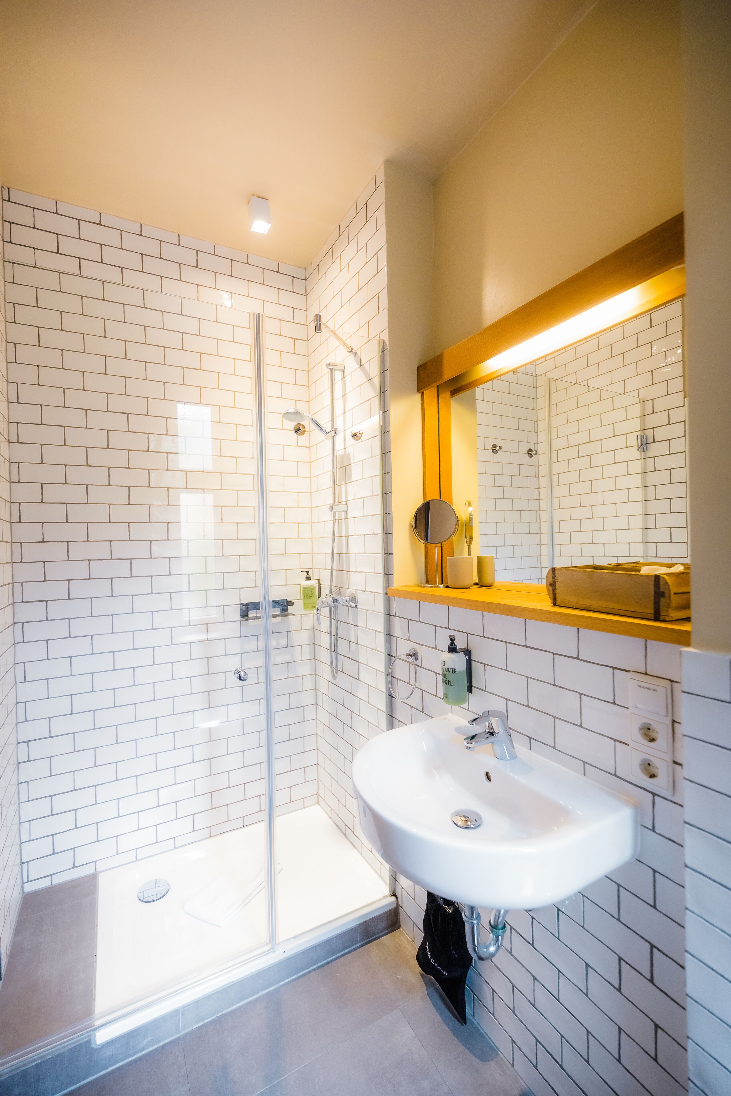 basic double room | bathroom | shower, free toiletries, hair dryer, towels