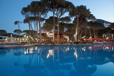 Trendy Lara Hotel