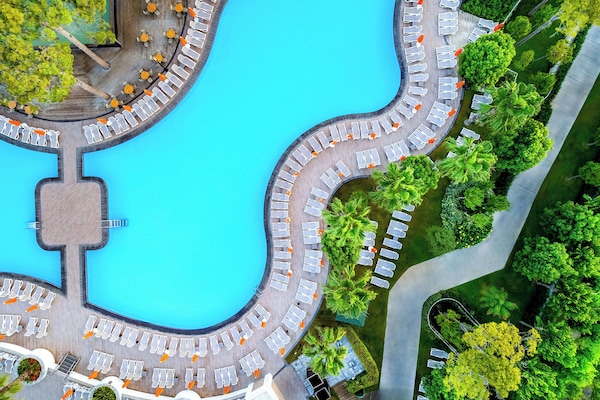 Kolam renang tertutup, kolam renang terbuka, payung kolam