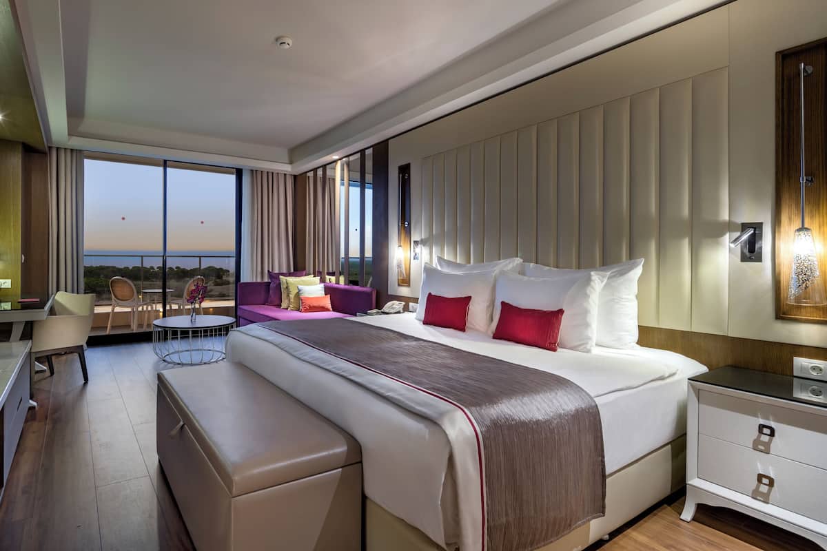 Premium bedding, free minibar, in-room safe, desk