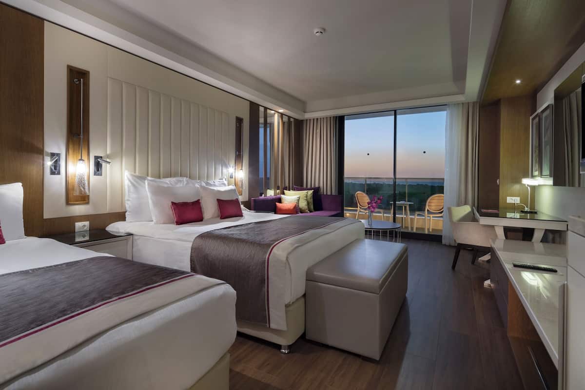 Premium bedding, free minibar, in-room safe, desk