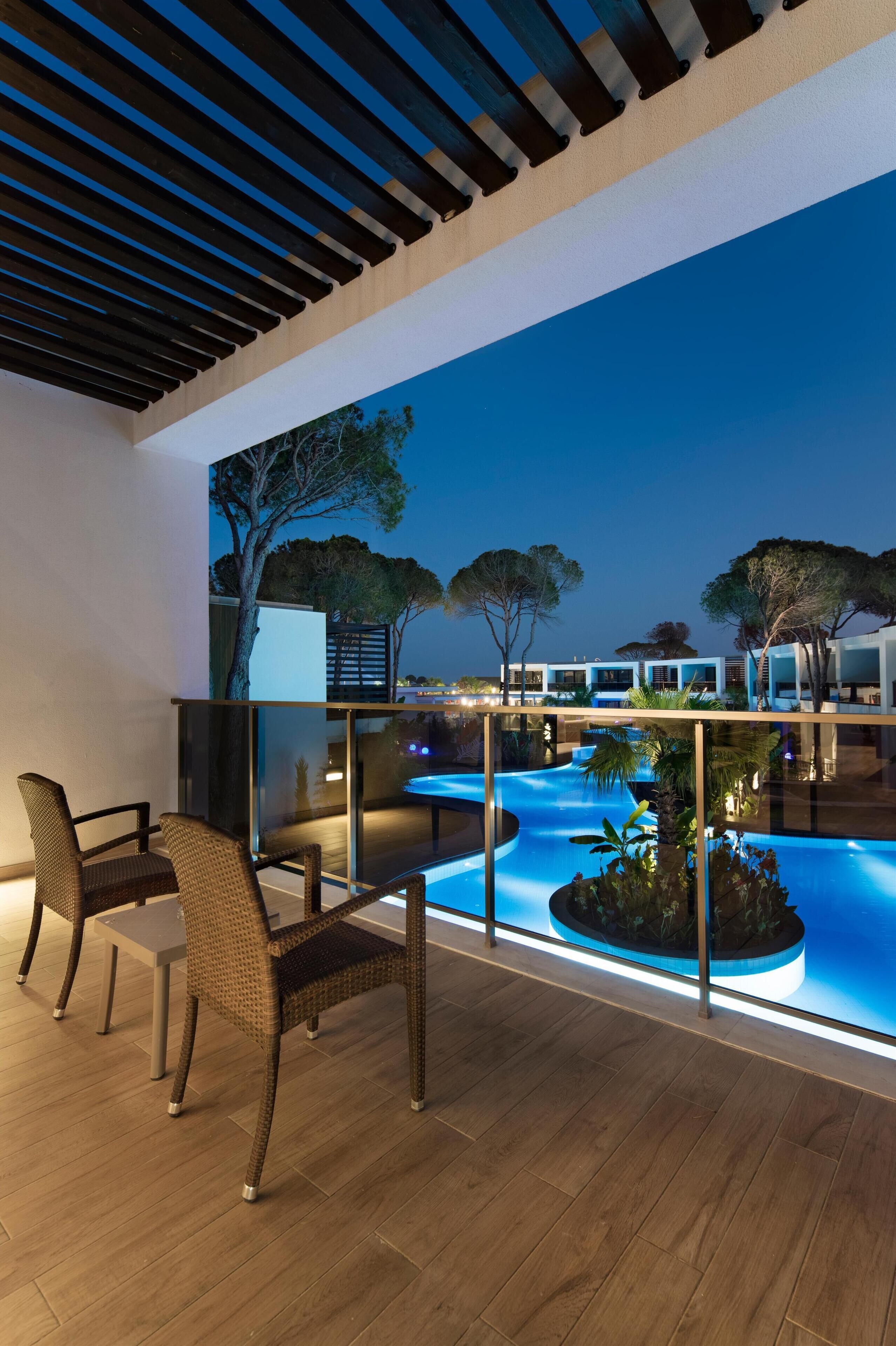 Hochwertige Bettwaren, kostenlose Minibar, Zimmersafe, Schreibtisch