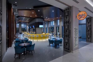 9 bars/lounges, lobby lounge, sports bar