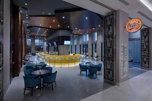 9 bars/lounges, lobby lounge, sports bar