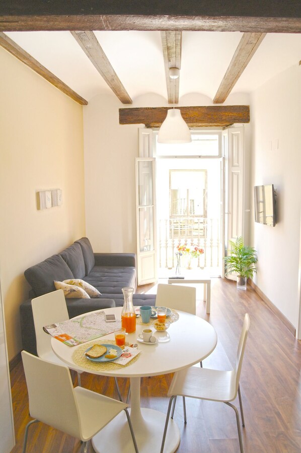 Dining - Down Town 13 Apartments (Valencia)