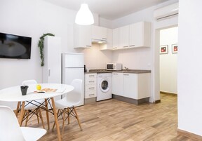 Apartemen, 1 kamar tidur | Area keluarga | TV