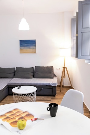 Appartamento, 1 camera da letto | Area soggiorno | TV