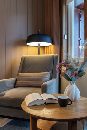 Superior Double Room, Balcony | Minibar, blackout drapes, iron/ironing board, free WiFi - Flåmsbrygga Hotel (Aurland)