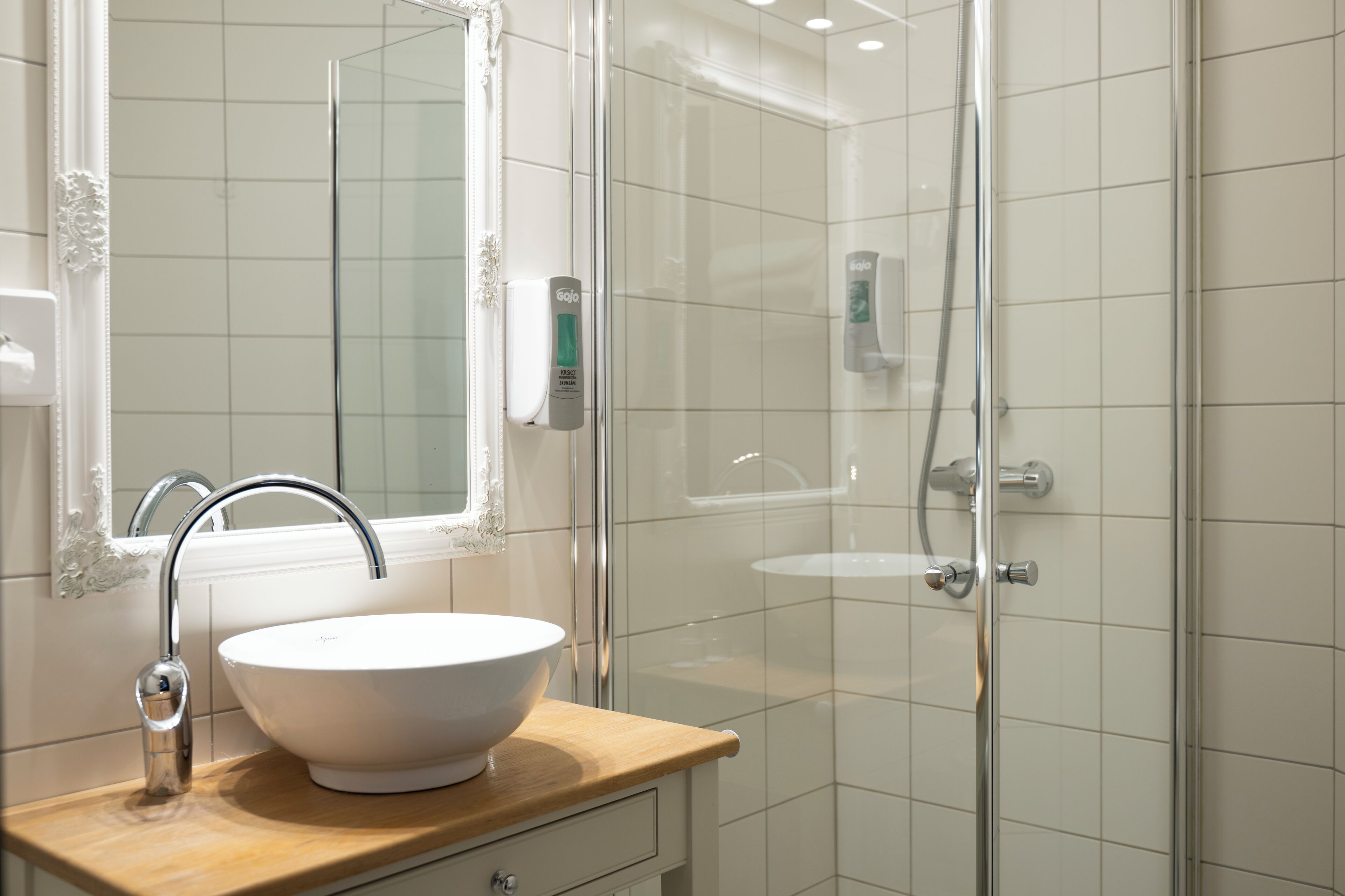 economy twin room | 1 bedroom, minibar, blackout curtains, iron/ironing board