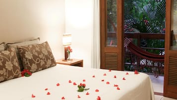 Minibar, blackout drapes, free WiFi