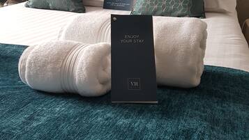 Egyptian cotton sheets, premium bedding, individually decorated, desk