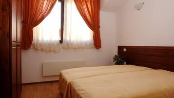 Classic Apartment, 1 Bedroom, Balcony | Desk, soundproofing, cots/infant beds, free WiFi