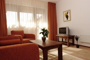 Studio, Balkon | Wohnbereich