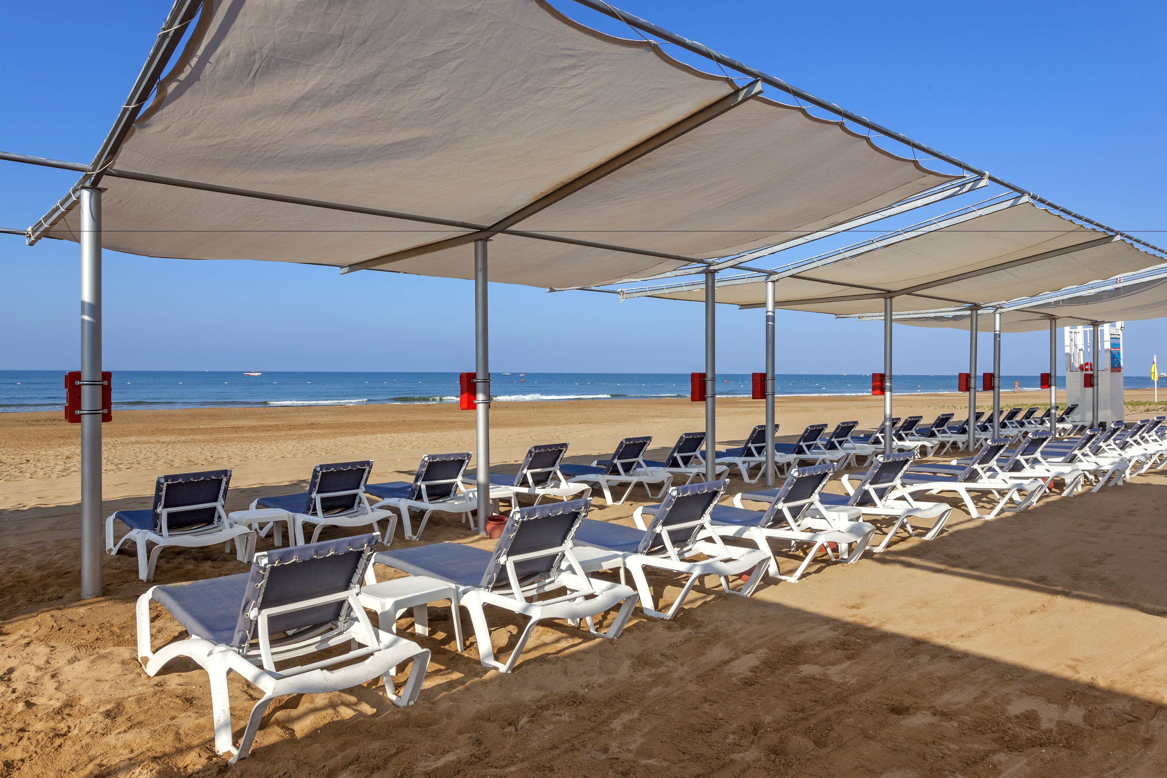 Playa privada en los alrededores y traslado desde/hacia la playa gratis 