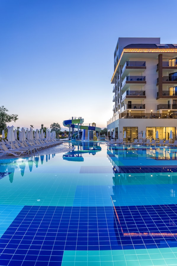 Indoor pool, 2 outdoor pools, pool umbrellas, pool loungers