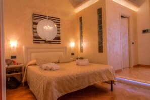 In-room safe, desk, iron/ironing board, free WiFi - Relais Calamatta (Rome)